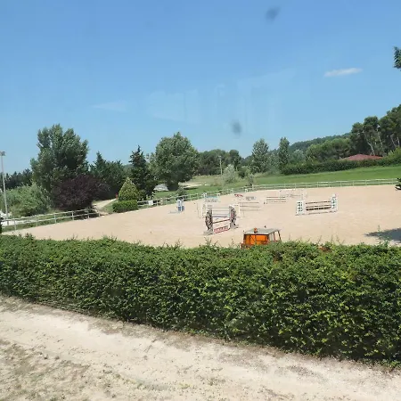 Nuitee En Provence آيكس أومبروفينس